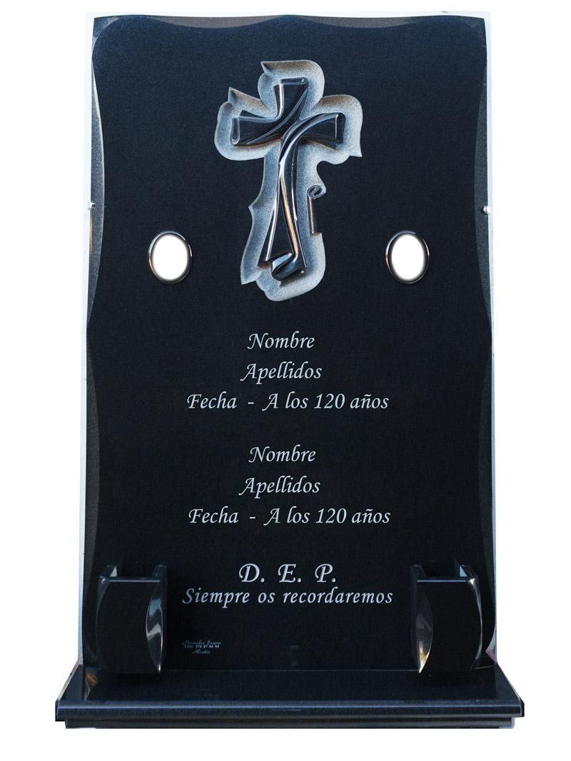 Lápida doble con cruz de pergamino en relieve con fondo picado