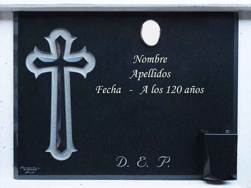 Lápida con cruz modelo picos en relieve