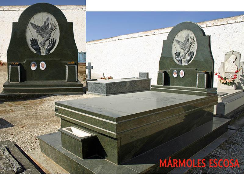Panteon Verde con manos con paloma en relieve